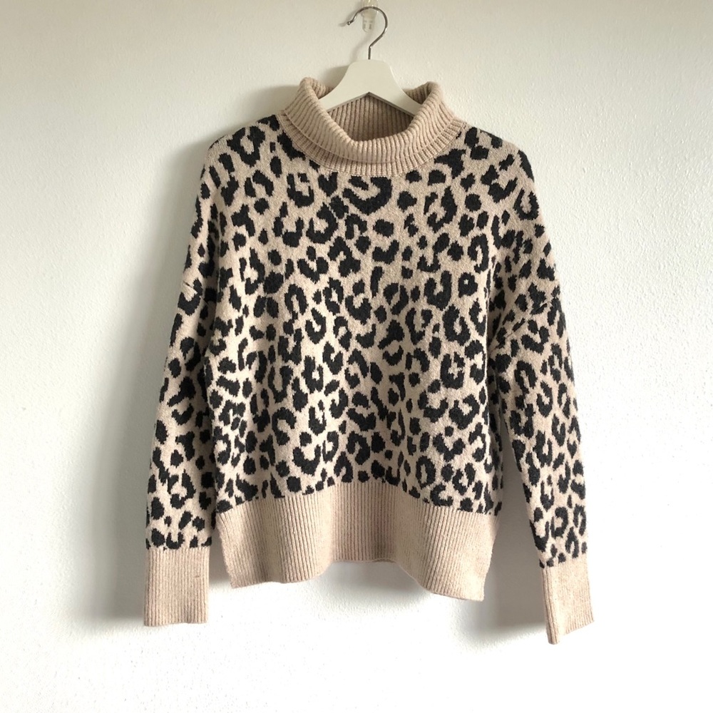 Yet Again Tan / Black Leopard Animal Print Turtleneck Sweater Size Medium